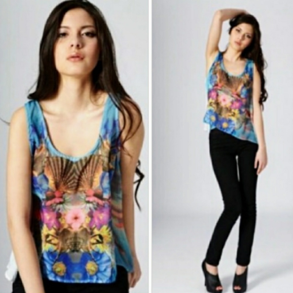 Paprika Tank Ocean Theme Print in the Front.